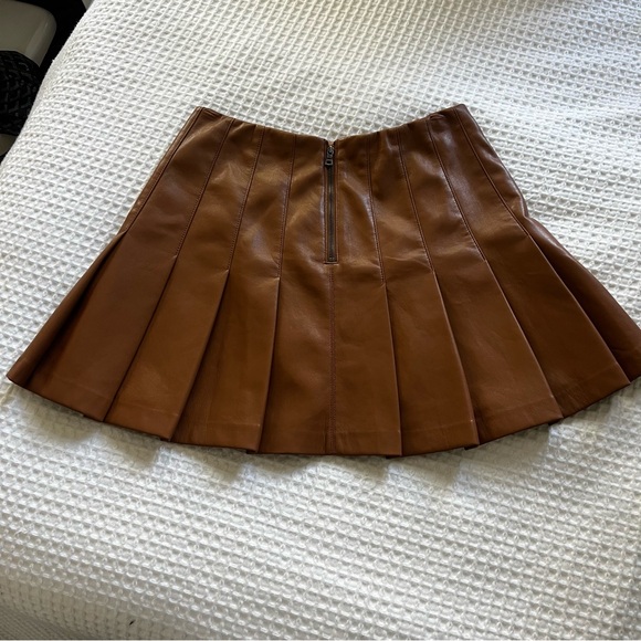 NEW Alice + Olivia Carter Vegan Camel Pleated Leather Skirt 4 - Picture 8 of 11